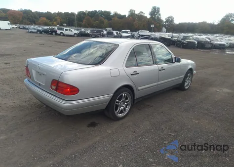 1998 Mercedes-Benz E 320 z USA, uszkodzony, nr VIN WDBJF65F6WA546094